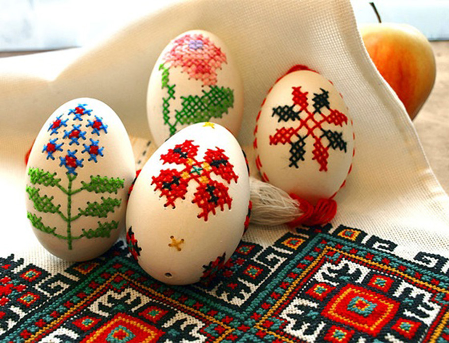 Huevos de Pascua en punto de cruz
